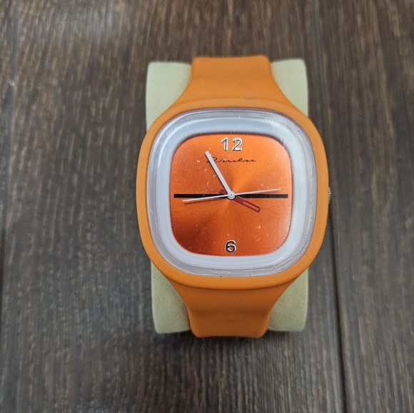Forever21 Watch Vintage - Picture 1 of 1
